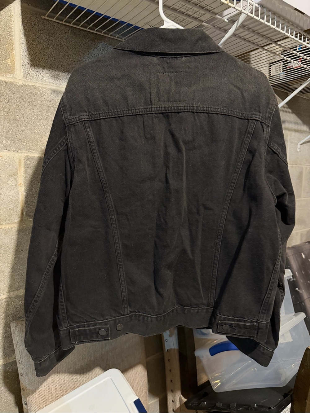 Levi's Black Denim Jacket with Classic Trucker Details - Picture 3 of 3